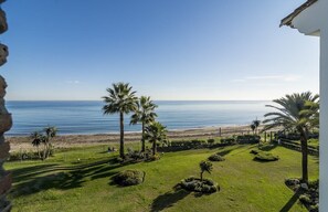 Interior - HB - Comfortable Beachfront Holiday Apartment (Estepona)