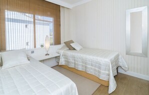 Interior - HB - Comfortable Beachfront Holiday Apartment (Estepona)