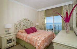 Interior - HB - Comfortable Beachfront Holiday Apartment (Estepona)