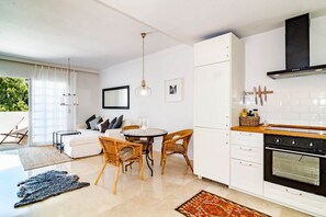 Interior - Ap165 - Aloha Pueblo, Marbella by Roomservices (Marbella)