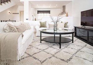 Studio (3 Bedrooms) | Innenbereich