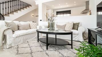 Studio (3 Bedrooms) | Interior
