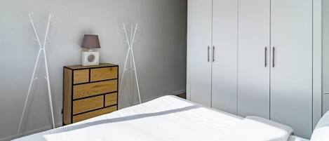 Studio (3 Bedrooms) | Interior