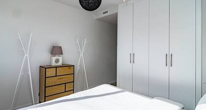 Lmt46 - Modern Style Spacious Townhouse
