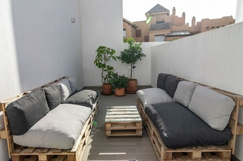 Lmt46 - Modern Style Spacious Townhouse