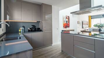 Studio (3 Bedrooms) | Interior