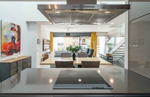 Studio (3 Bedrooms) | Interior