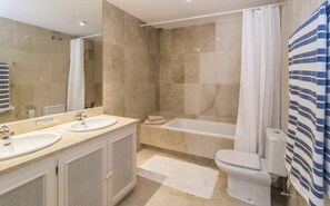 Interior - Ap116 - Casa Aloha I by Roomservices (Marbella)