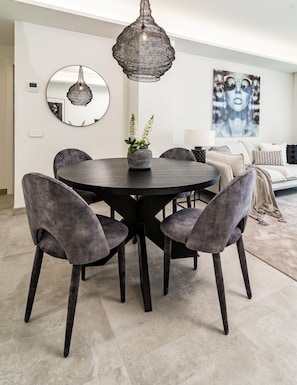 Apartamento (2 Bedrooms) | Parte interna