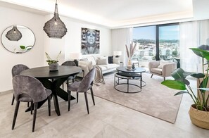 Apartment (2 Bedrooms) | Front of property - Inf2.7e- Holiday Home Estepona by Roomservices (Estepona)