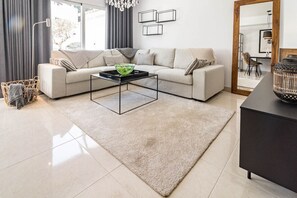 Interior - LVB - Casa Linda Vista by Roomservices (Marbella)
