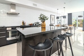 Studio (3 Bedrooms) | Innenbereich