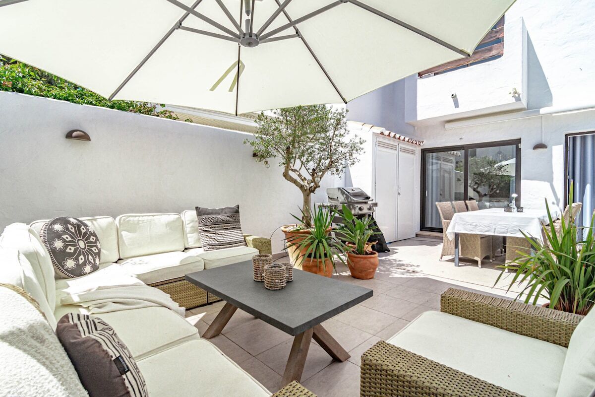 Studio (3 Bedrooms) | Front of property