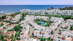 Studio (3 Bedrooms) | Interior - LVB - Casa Linda Vista by Roomservices (Marbella)