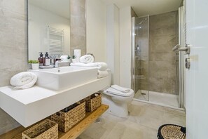 Apartment (2 Bedrooms) | Interior - Inf3.1j - Stunning Holiday Home Next to Beach (Estepona)