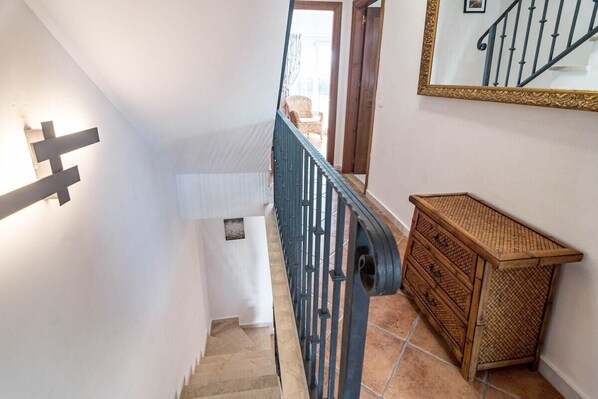 Studio (3 Bedrooms) | Interior