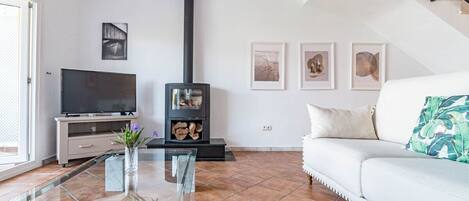 Studio (3 Bedrooms) | Front of property
