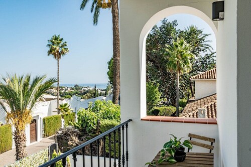 GRR - Elegant Villa With Exclusive Private Pool
