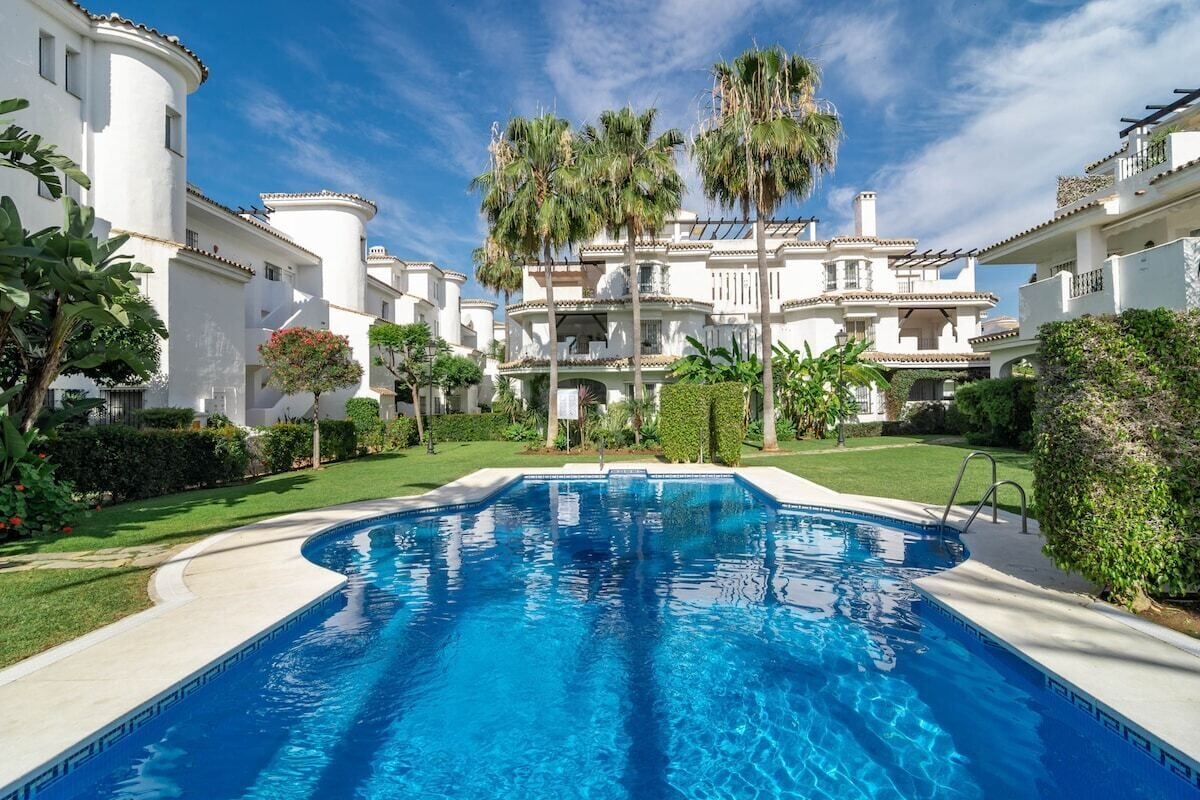 Apartment (3 Bedrooms) | Front of property