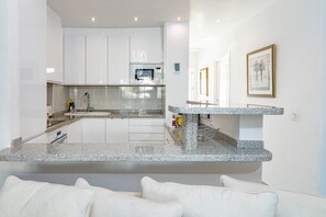 Apartment (2 Bedrooms) | Interior - Rg325 - Great 2 Bed Apt, Close to Puerto Banus (Marbella)