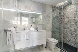 Apartment (2 Bedrooms) | Interior - Rg325 - Great 2 Bed Apt, Close to Puerto Banus (Marbella)