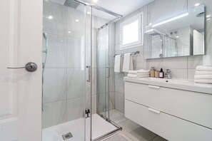 Apartment (2 Bedrooms) | Bathroom - Lnm5.30 - Great Location With Private Roof Terrace (Marbella)