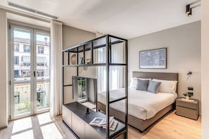 Estudio (0 Bedroom) | Espacio para trabajar con laptop y tabla de planchar con plancha 