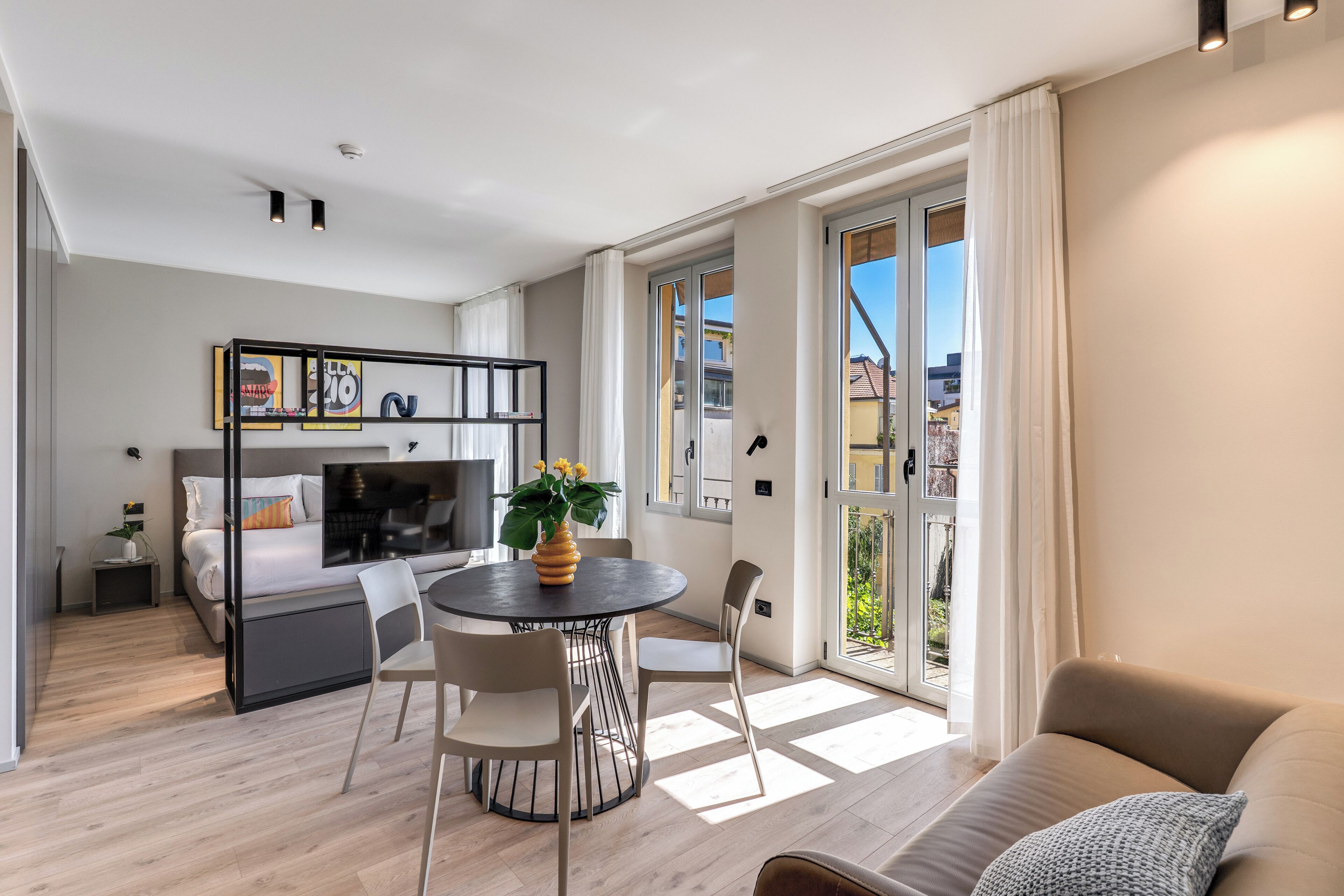 Monolocale (0 Bedroom) | Area soggiorno | Smart TV 32 pollici con canali via cavo