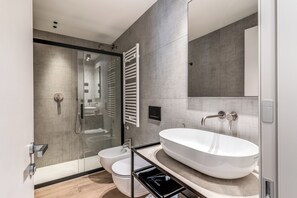 Apartment | Bathroom | Shower, bidet, towels - Seety Porta Romana Corte (Milan)
