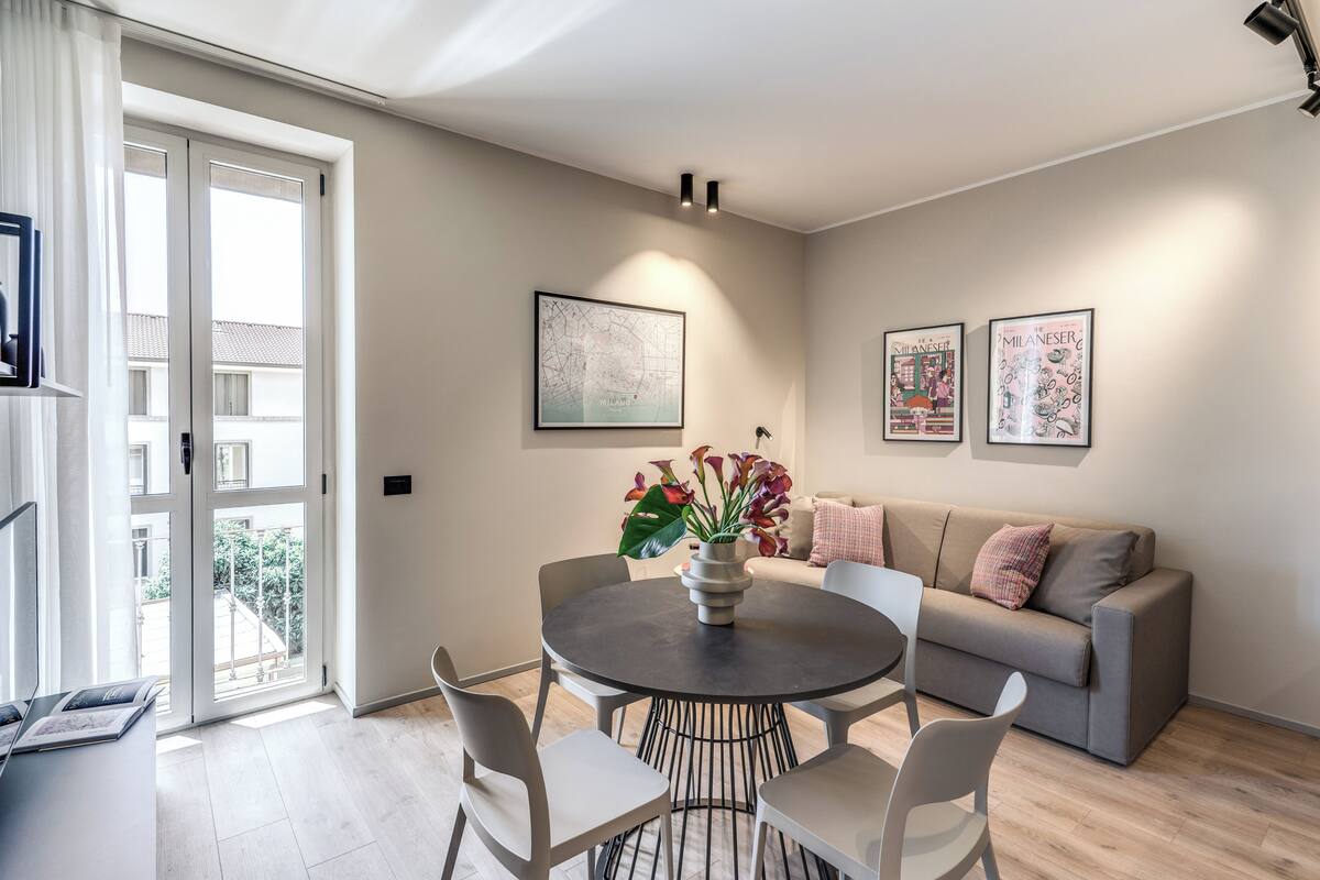 Apartment, 1 Schlafzimmer, Balkon (0 Bedroom) | Wohnbereich | 32-Zoll-Smart-TV mit Kabelempfang