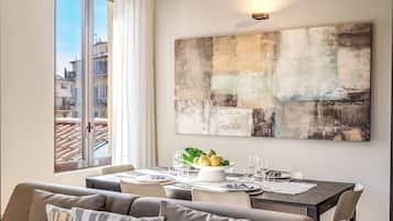Apartment | Living area | 32-inch Smart TV with cable channels