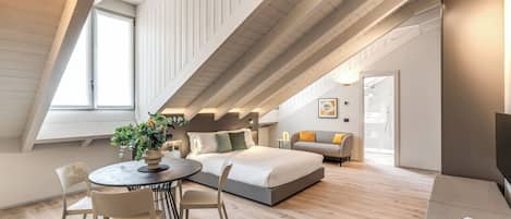 Apartment | Living area | 32-inch Smart TV with cable channels