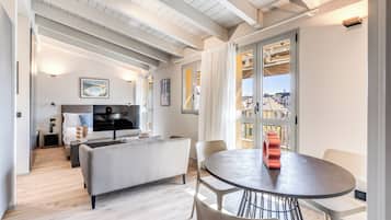 Appartement | Coin séjour | TV connectée de 32 pouces avec chaînes par câble