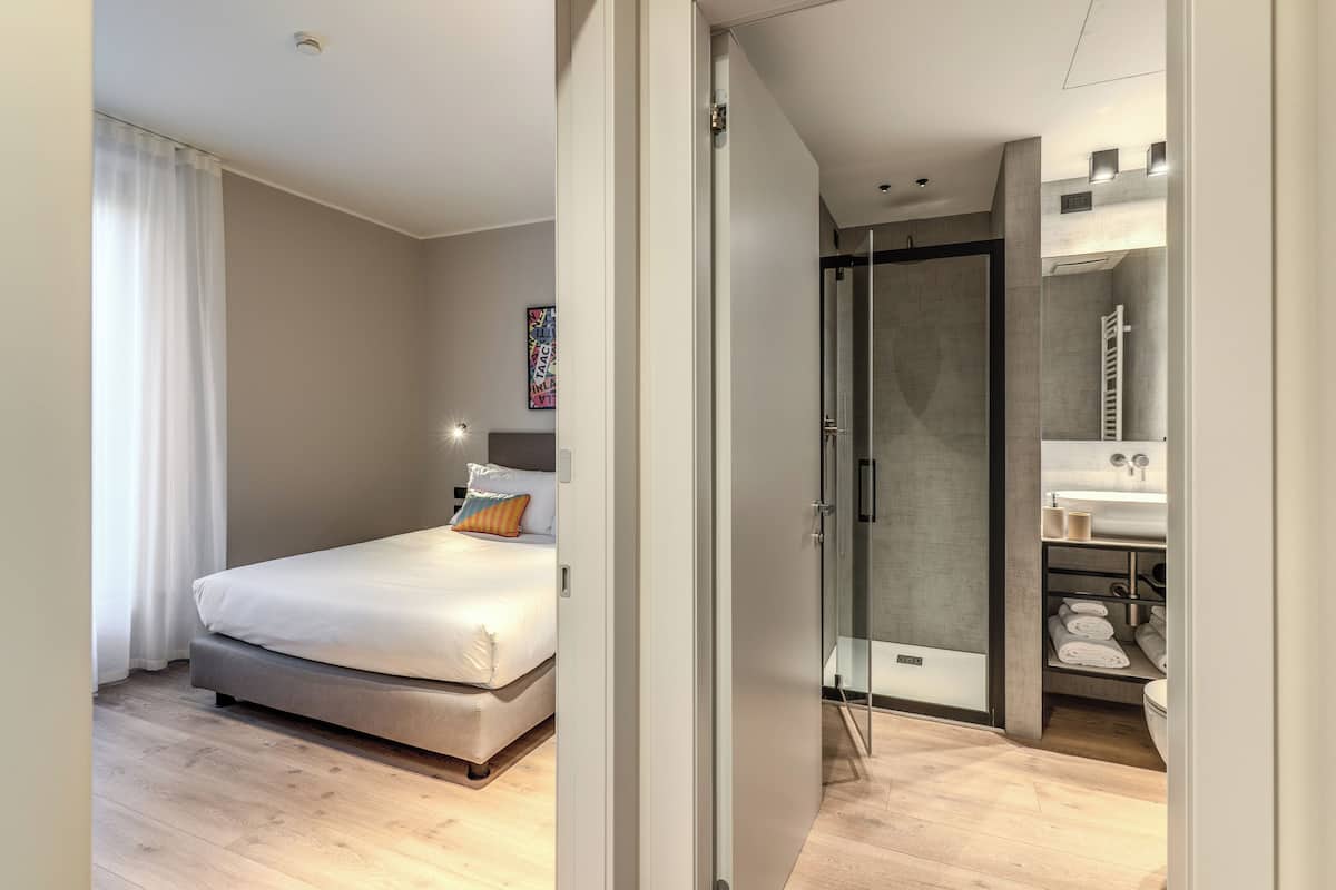 Apartemen (1 Bedroom) | 1 kamar tidur, ruang kerja ramah laptop, dan setrika/meja setrika