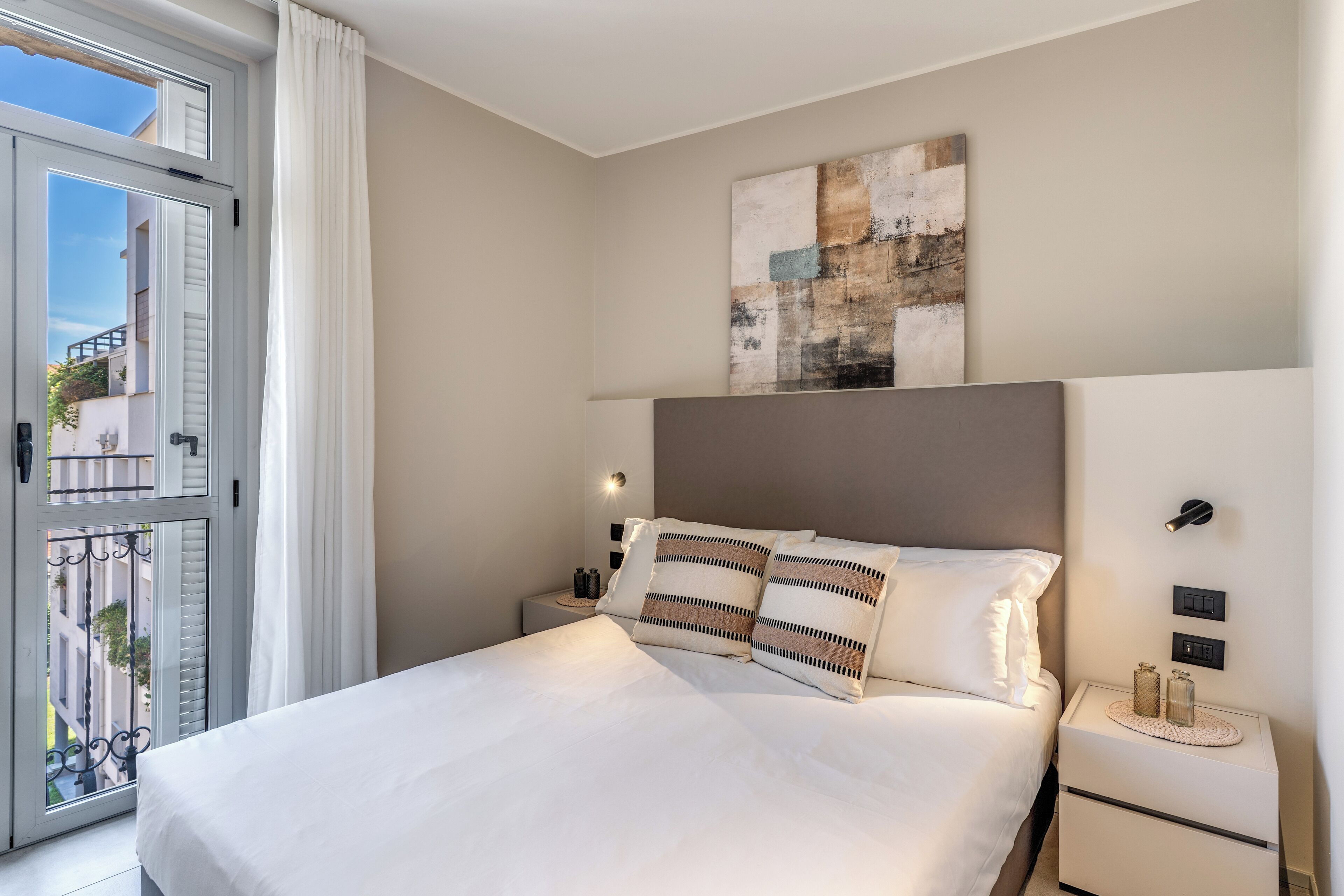 Apartemen (1 Bedroom) | 1 kamar tidur, ruang kerja ramah laptop, dan setrika/meja setrika