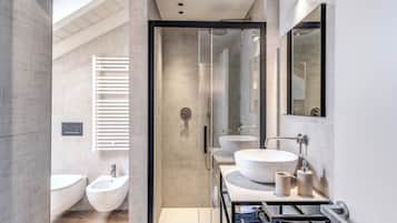 Apartment | Bathroom | Shower, bidet, towels
