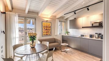 Apartment | Living area | 32-inch Smart TV with cable channels