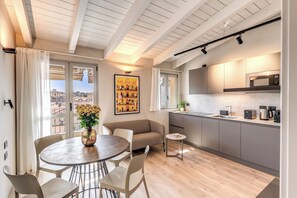Apartment | Living area | 32-inch Smart TV with cable channels - Seety Porta Romana Dimora (Milan)