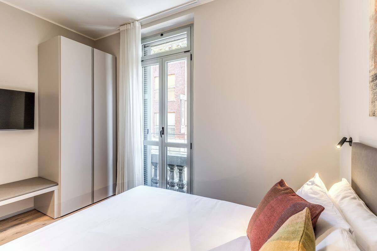 Apartment (1 Bedroom) | 1 bedroom, laptop workspace, iron/ironing board, bed sheets