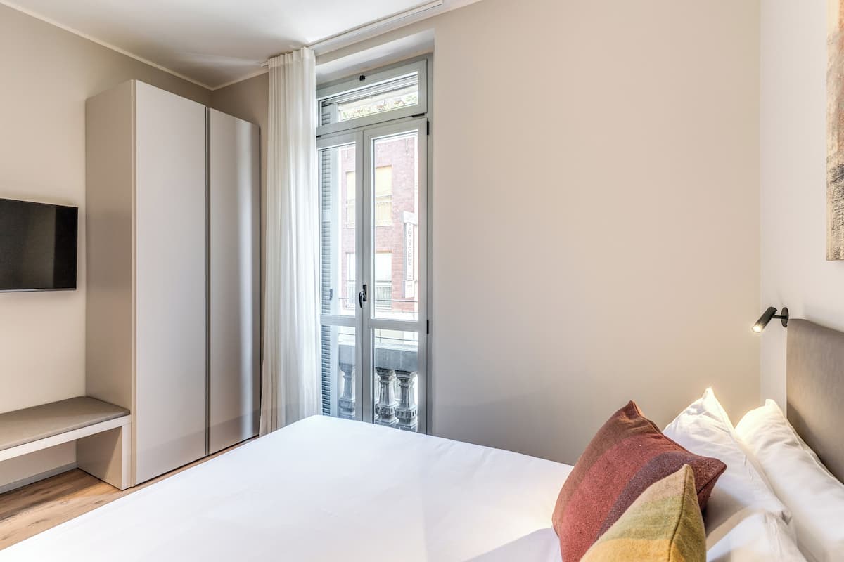 Apartemen (1 Bedroom) | 1 kamar tidur, ruang kerja ramah laptop, dan setrika/meja setrika