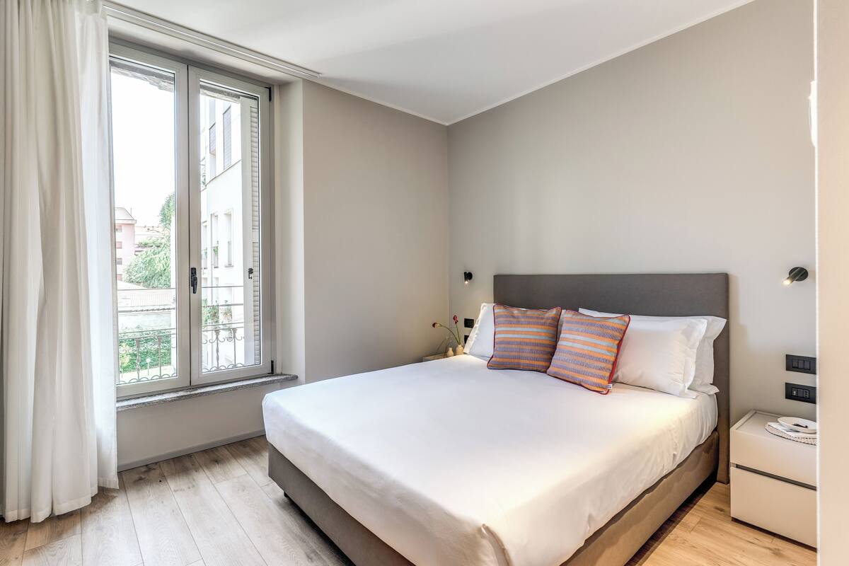 Apartment (1 Bedroom) | 1 bedroom, laptop workspace, iron/ironing board, bed sheets