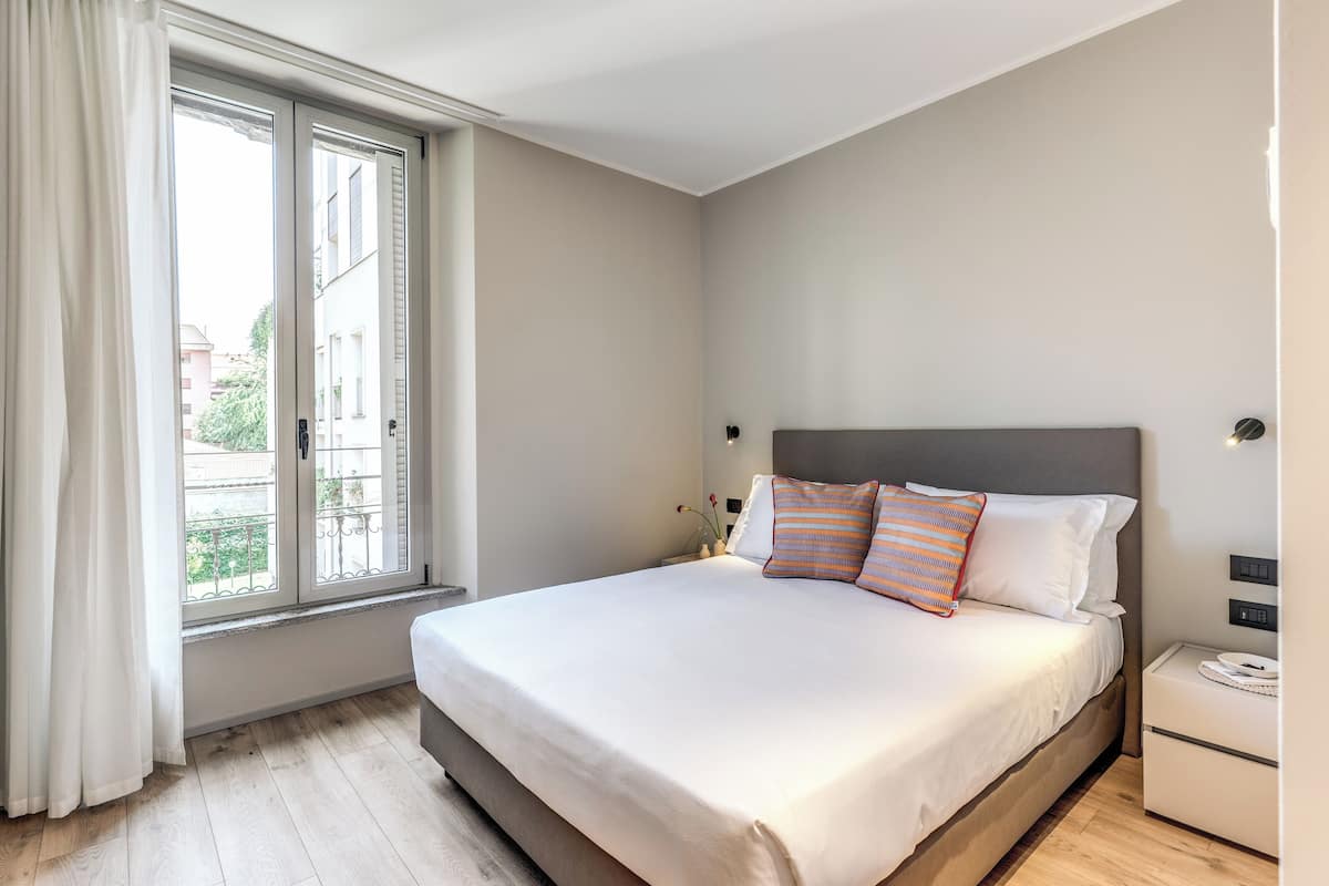 Apartemen (1 Bedroom) | 1 kamar tidur, ruang kerja ramah laptop, dan setrika/meja setrika