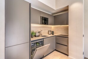 Apartment | Private kitchen | Microwave, espresso maker, electric kettle, highchair - Seety Porta Romana Statue (Milan)