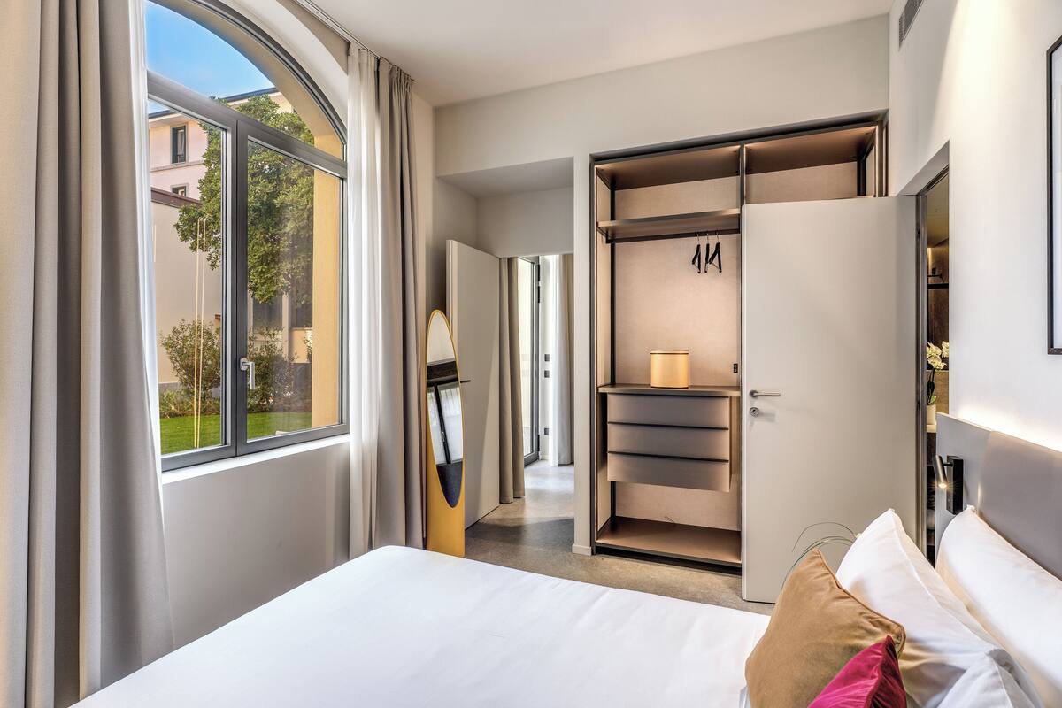 2 habitaciones y espacio para trabajar con laptop 