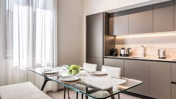 Leilighet (2 Bedrooms) | Eget kjøkken | Mikrobølgeovn, espressomaskin, vannkoker og høy barnestol