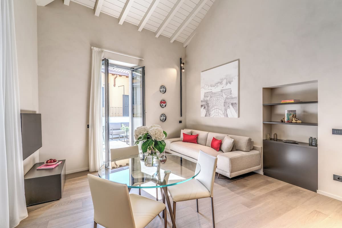 Apartment | Living area | 32-inch Smart TV with cable channels