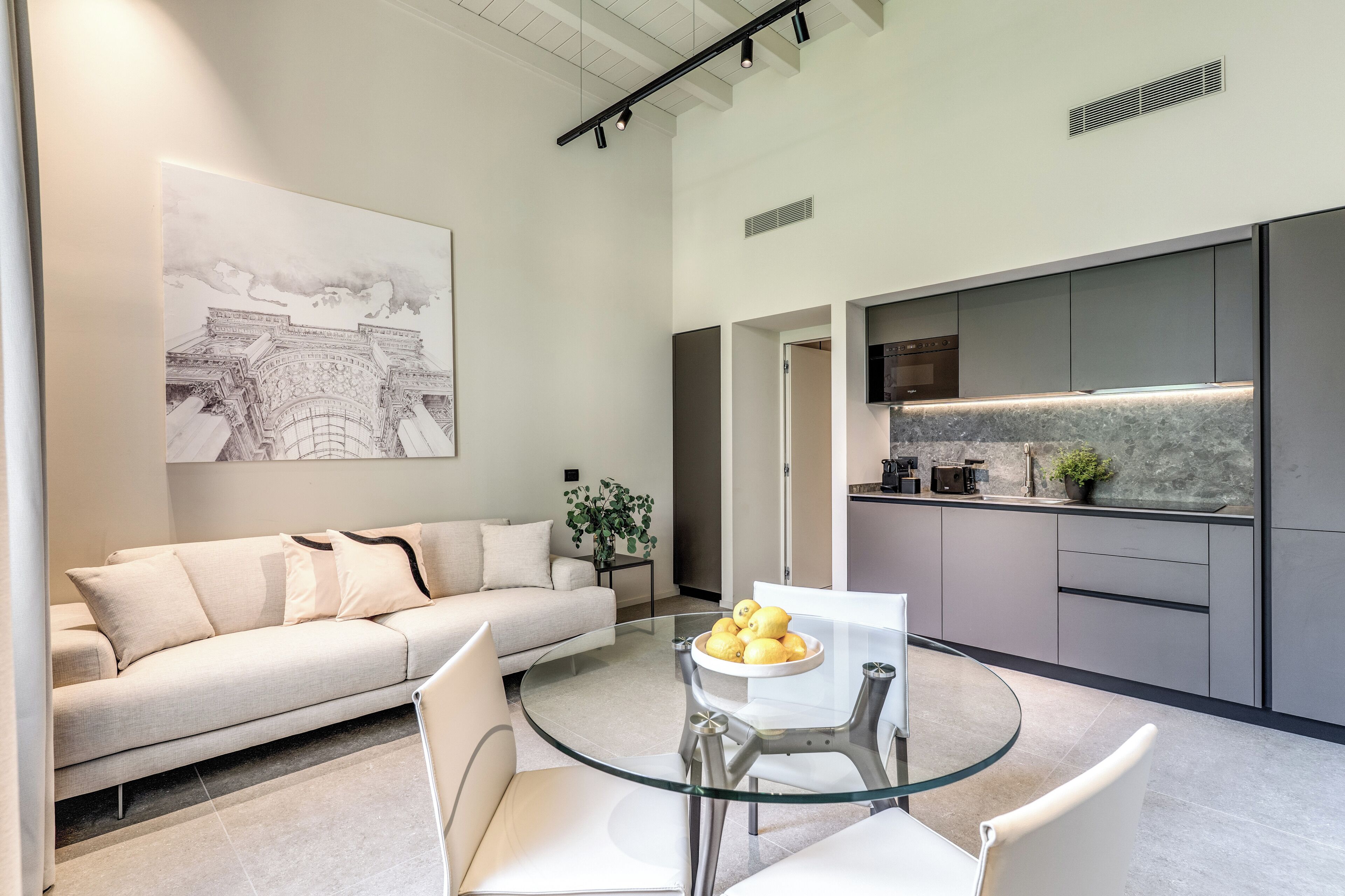 อพาร์ทเมนท์ | บริเวณนั่งเล่น | สมาร์ททีวี 32 นิ้ว พร้อมช่องเคเบิล