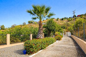 Property grounds - Holiday villa with pool and fantastic views, Coin (Coín)