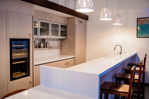 Family Suite | Private kitchen | Mini-fridge, electric kettle - Alankara Retreats Colombo 07 (Colombo)
