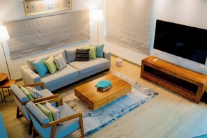 Family Quadruple Room | Living area - Adaaran City Hotel (Colombo)